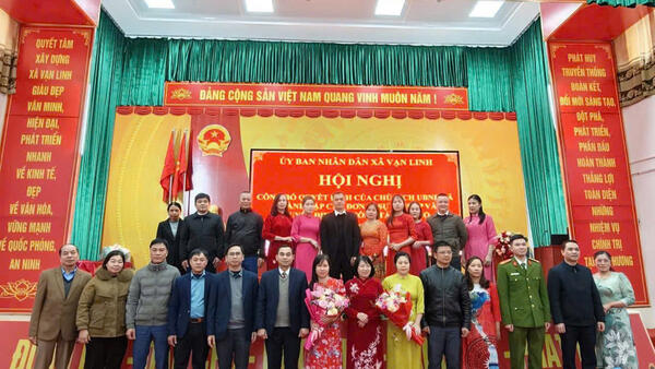 XÃ VẠN LINH TỔ CHỨC HỘI NGHỊ CÔNG BỐ CÁC QUYẾT ĐỊNH VỀ CÔNG TÁC CÁN BỘ