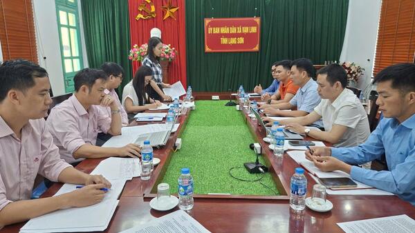 ĐOÀN CÔNG TÁC SỞ NỘI VỤ TỈNH LẠNG SƠN KIỂM TRA CÔNG TÁC QUẢN LÝ CHO VAY VỐN GIẢI QUYẾT VIỆC LÀM TẠI XÃ VẠN LINH
