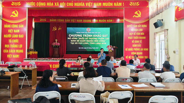 ĐOÀN CÔNG TÁC TRUNG ƯƠNG HỘI NÔNG DÂN VIỆT NAM KHẢO SÁT MÔ HÌNH “NUÔI DÊ THƯƠNG PHẨM TẠO SINH KẾ GIẢM NGHÈO BỀN VỮNG” TẠI XÃ VẠN LINH