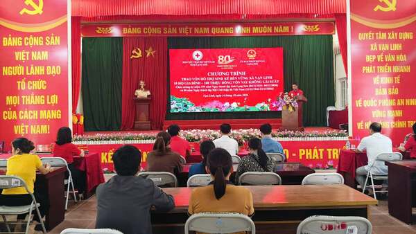 CHƯƠNG TRÌNH TRAO VỐN HỖ TRỢ SINH KẾ BỀN VỮNG XÃ VẠN LINH 1O HỘ GIA ĐÌNH – 100 TRIỆU ĐỒNG VAY KHÔNG LÃI XUẤT